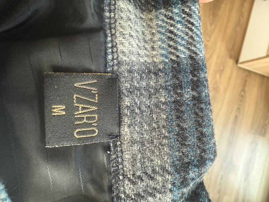 Права вълнена пола Vzaro . Само прана. С висока талия