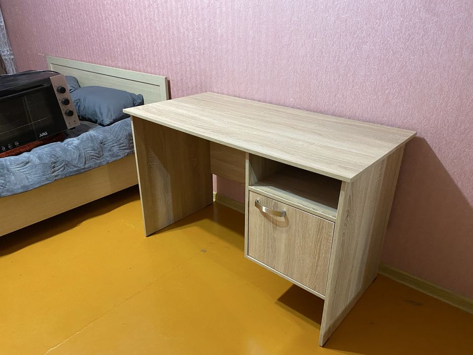 Продам  стол сотшкафом