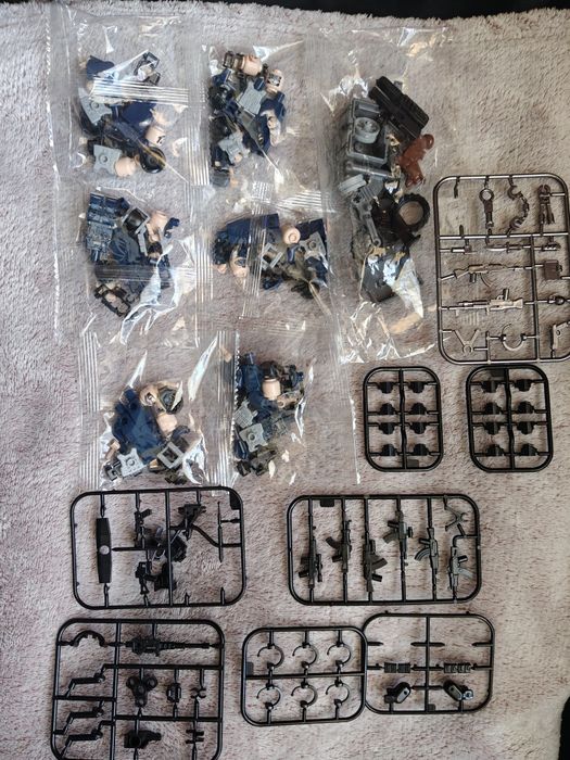 Set 12 figurine tip Lego SWATT cu accesorii