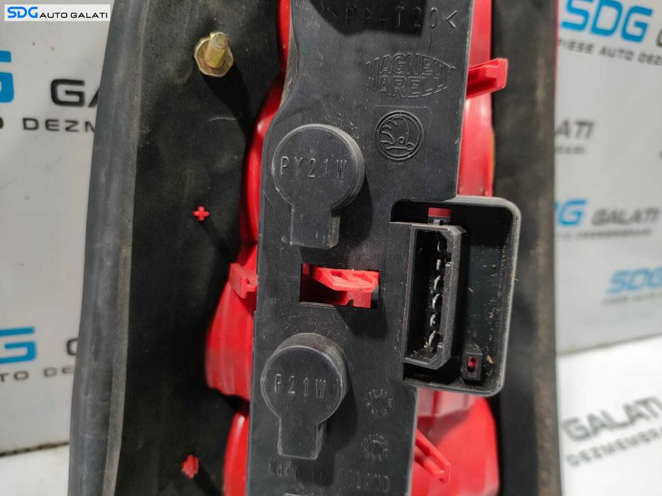 Stop Lampa Tripla Dreapta Skoda Octavia 1 Combi Break 2001 - 2010 Cod 1U9945096A 1U9945112A [L5056]