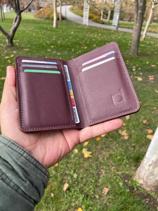 Portofele din piele naturala lucrate manual