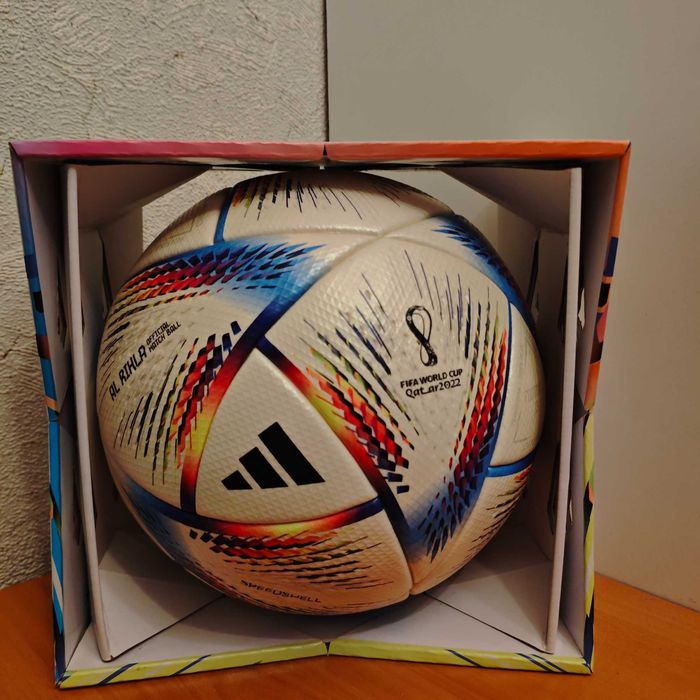 Футболна топка ADIDAS.