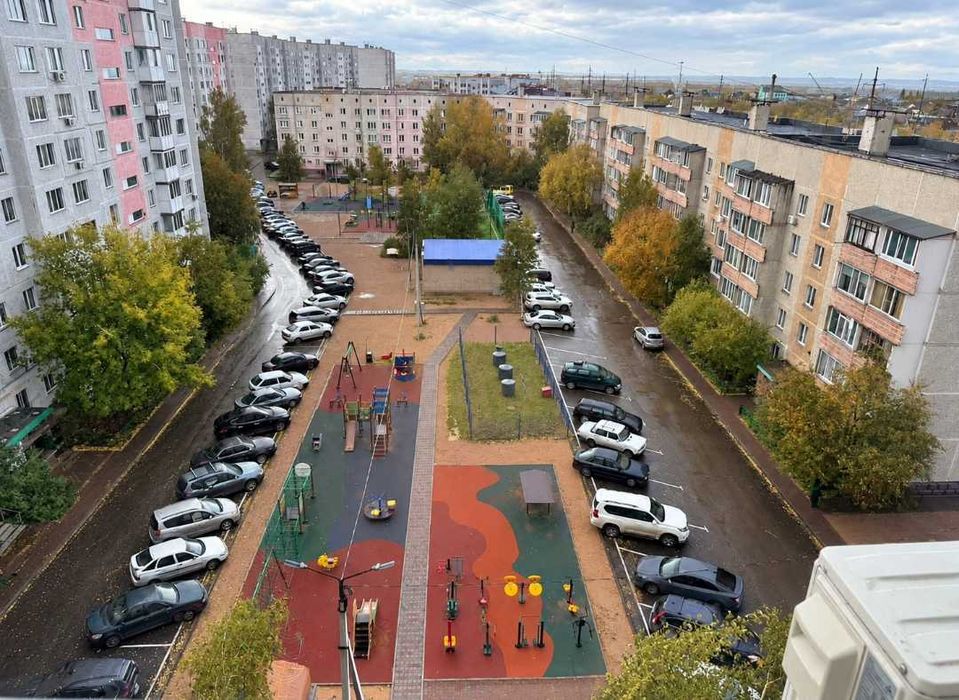 продам трех-комнатную квартиру