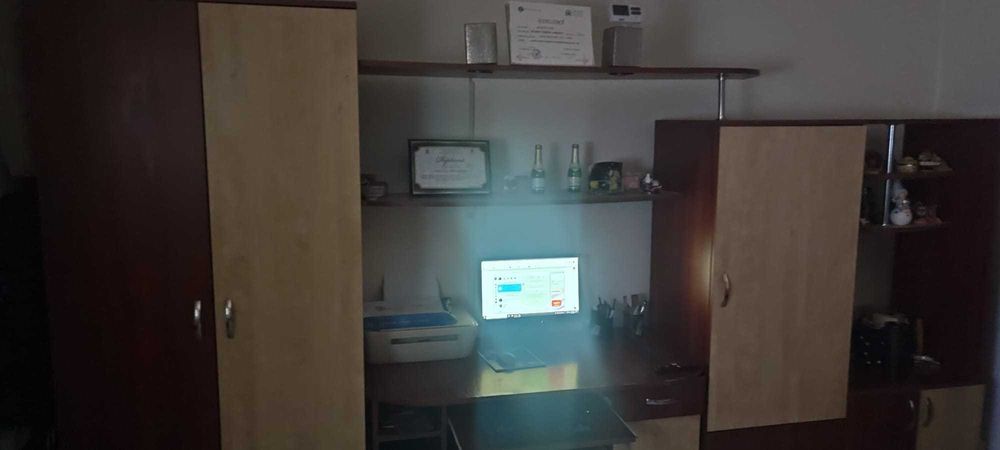 MOBILA DE TINERET, birou incorporat si spoturi