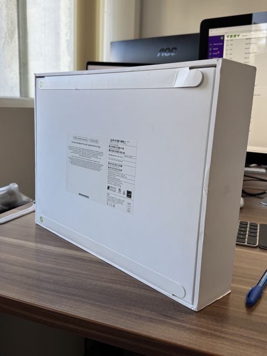 MacBook Pro 16 - inch / Apple M3 Pro Chip / 512 Gb / 18 Gb / Silver |