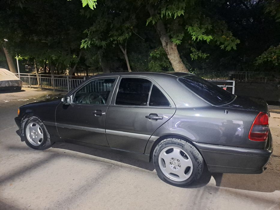 Продам  Мерседес W202 C180 матор 111. 2.0 Год 1993