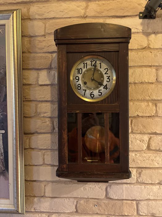 Стари стенни часовници с махало