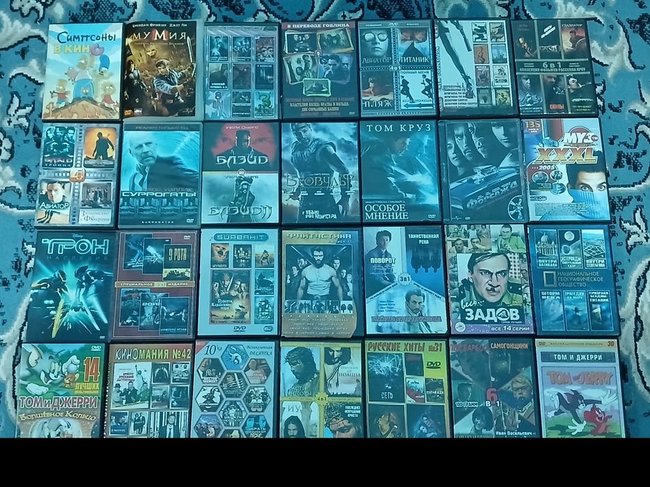 Dvd диски 
Мумия.
Суррогаты.
Блэйд 1