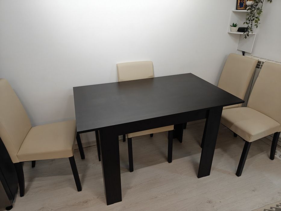 Masa wenge + 4 scaune crem