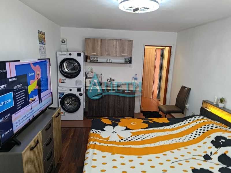 Едностаен апартамент 26 м2 до МОЛ София и метростанция 'Опълченска', след основен ремонт и ново обзавеждане и оборудване. Наем 600 евро