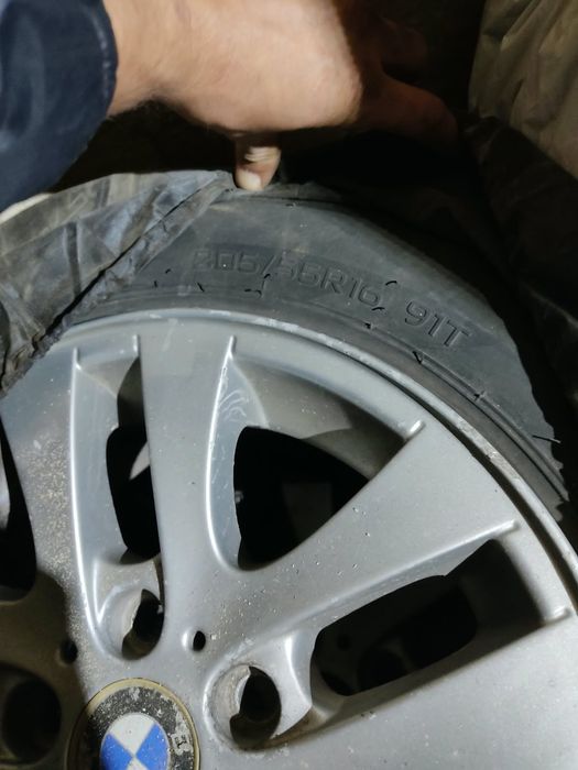 Продам диски с зимней резиной BMW E36