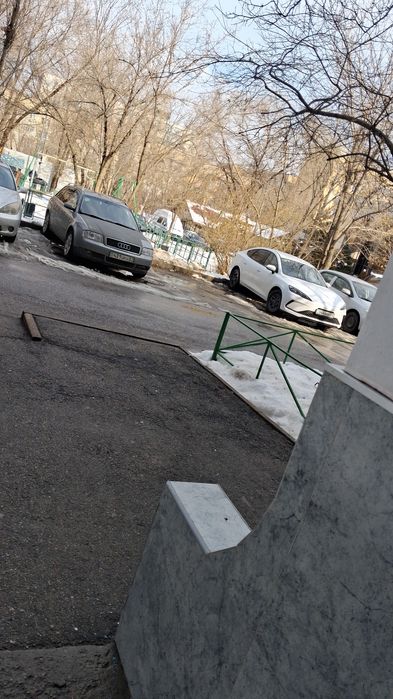 Автомобиль с салона