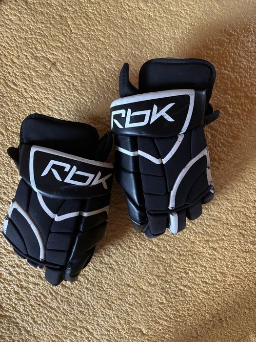 Manusi Reebok pentru hochei
