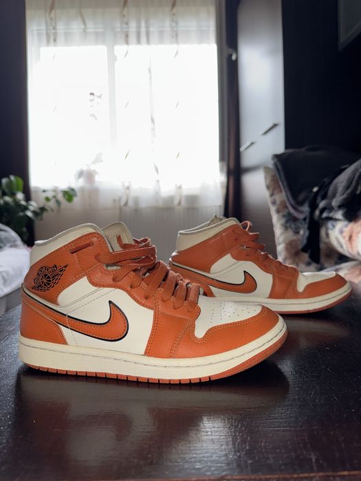 Air Jordan 1 Mid