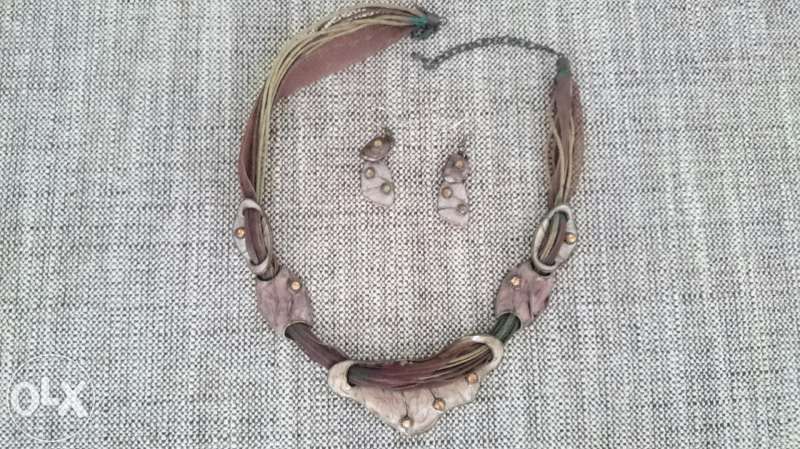 Комплект колие , обеци и брошка