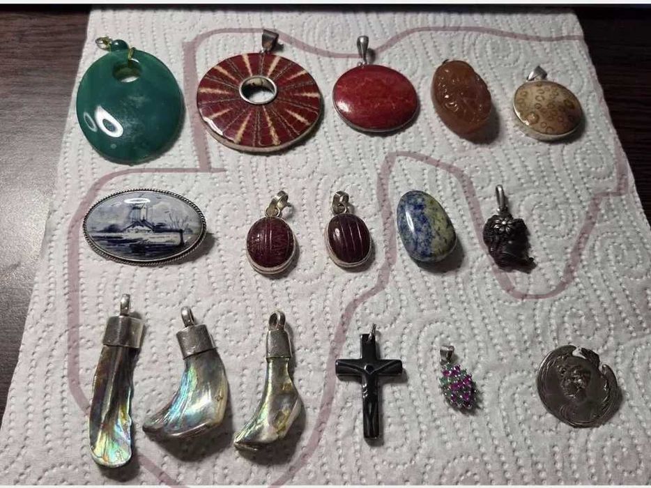 Lot vintage de 16 pandative
