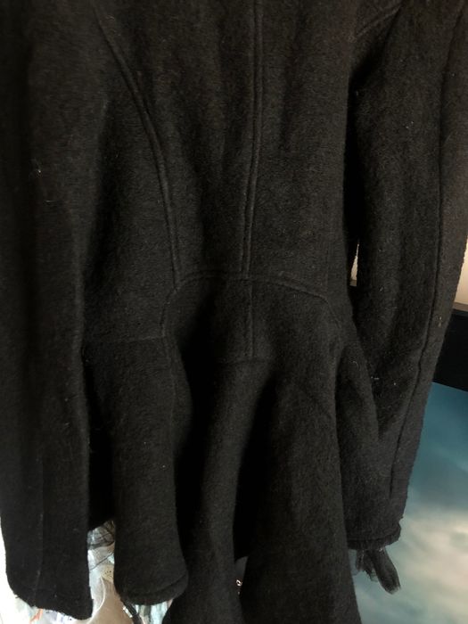 палто е много женствено и красиво