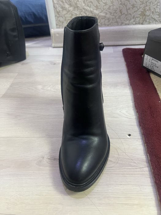 Продам обувь почти