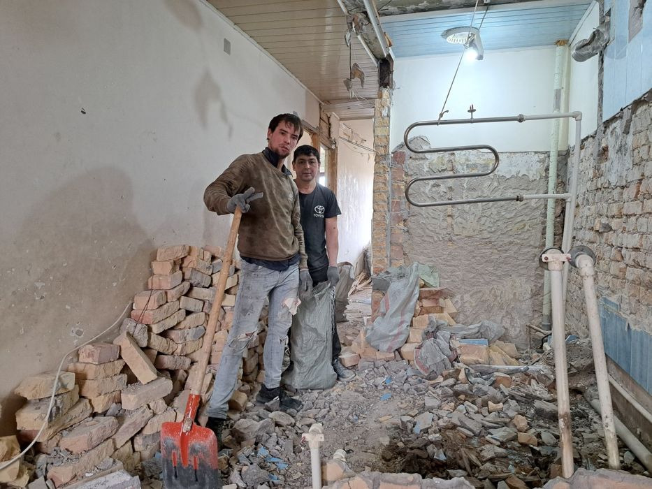 Демонтаж квартир работаем по городу Копаем подвал