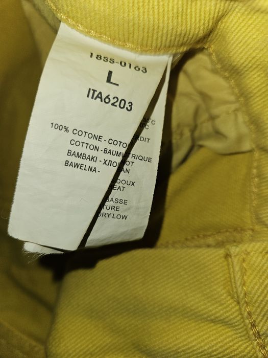 Vand blugi galbeni cu curea din piele M/L