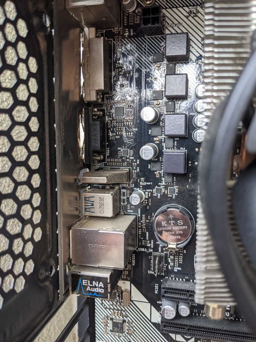 AMD Ryzen 5 2400G - AM4 socket , ASRock - B450M-HDV R4 , NVIDIA GeForce GTX 1070 Ti 8GB , кутия Segotep mATX подарък