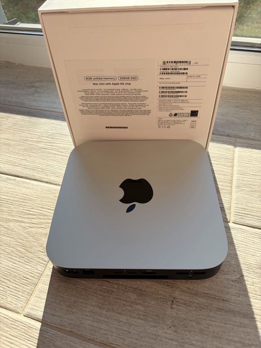 Mac mini M2 8 Gb RAM 256 Gb stocare full box garantie Altex ca nou
