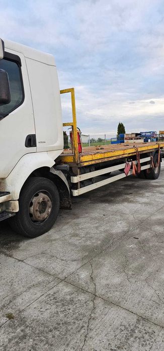 Vand 2 camioane Renault pentru transport butelii