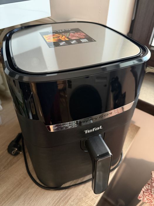 Air Fryer Tefal Easy Fry & Grill in stare foarte buna