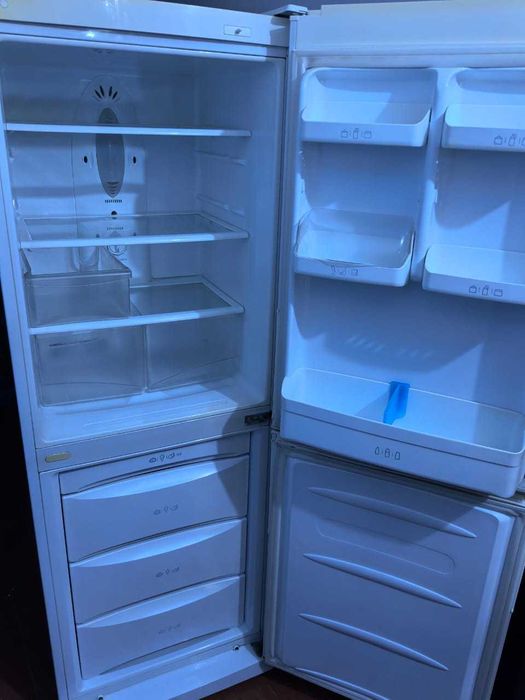 Продам Холодильник LG