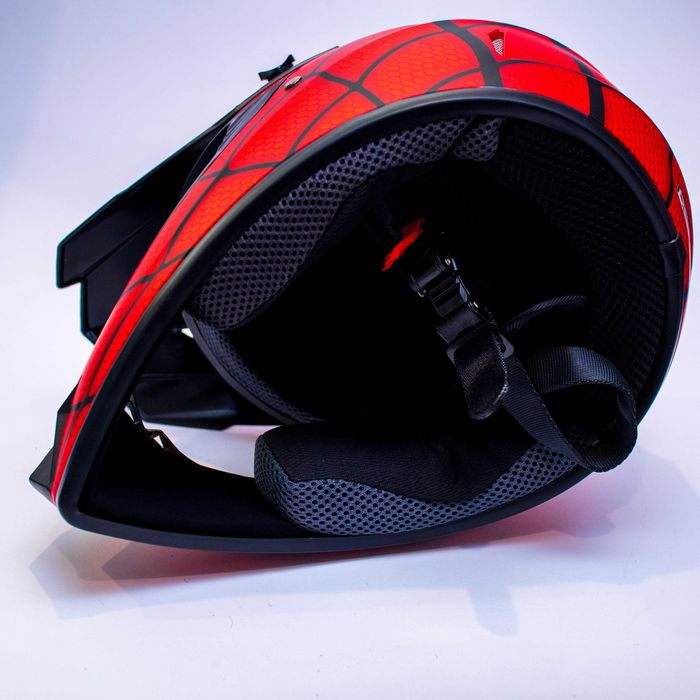 Каска подходяща за мотокрос , планински велосипед , ел. тротинетка