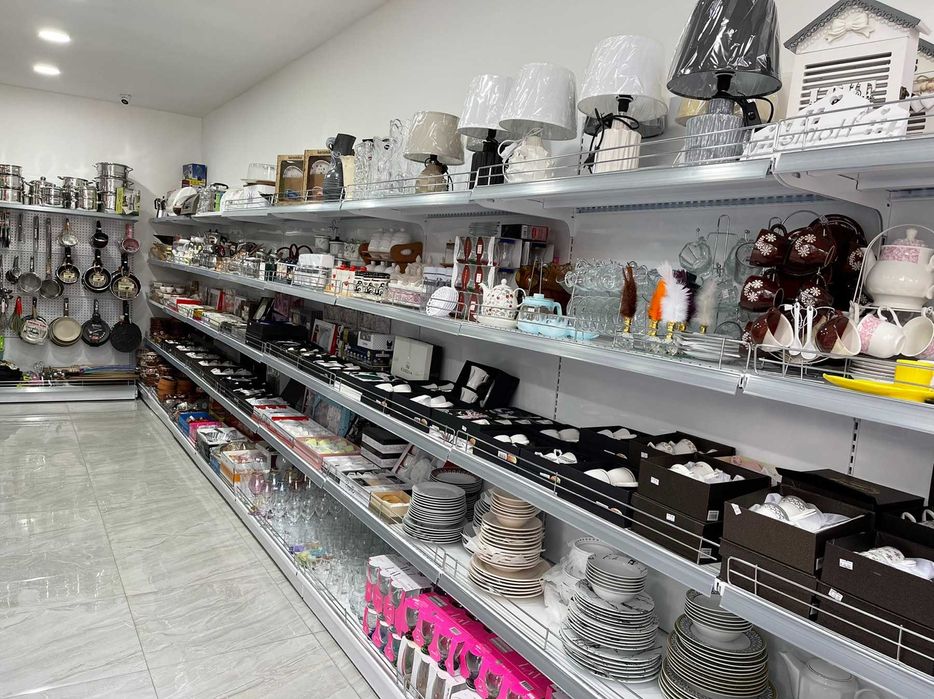 Крайстенни стелажи и гондоли за магазин и бутик