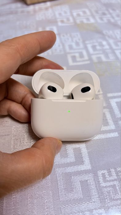 Продам Airpods 3