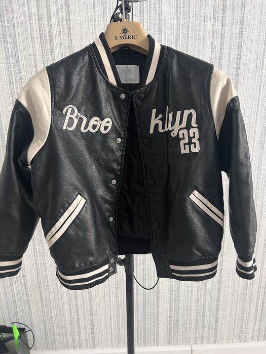 Продаю детскии малчековы вещи под оригенал очен