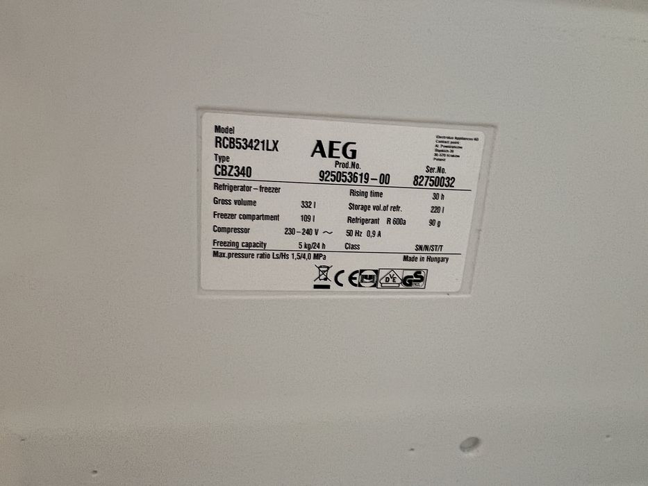 Хладилник с фризер AEG