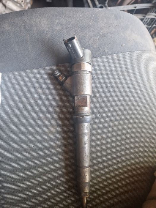 Injector iveco daily 2.3 E5/E6 codul piesei 500061268