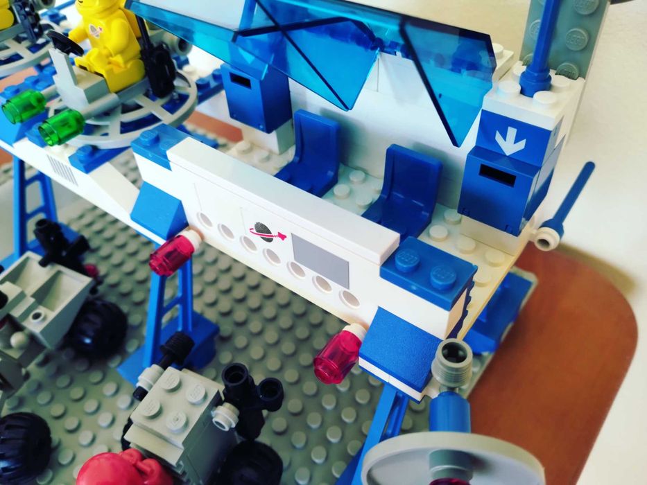 Lego Classic Space 6930 Space Supply Station