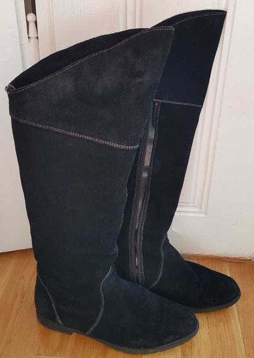 Cizme inalte, piele intoarsa, negre. marimea 37