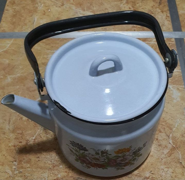 Чайники эмалированные