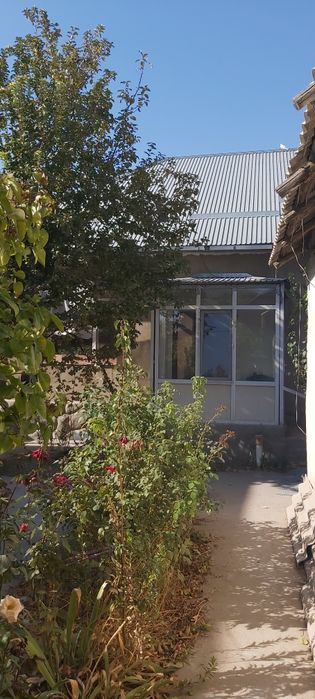 Продаётся дом из красного кирпича