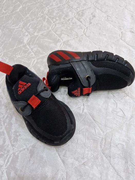 Маратонки адидас