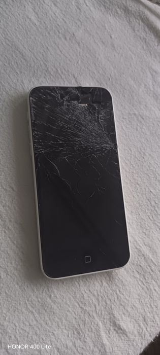 iPhone 5c iPhone 5c – за части или ремонт (счупен дисплей и iCloud)