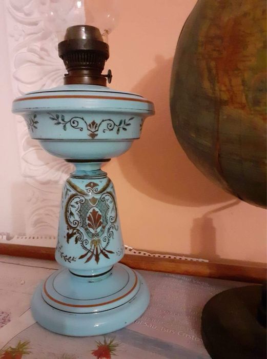 Lampa de masa opalina albastru  pictat