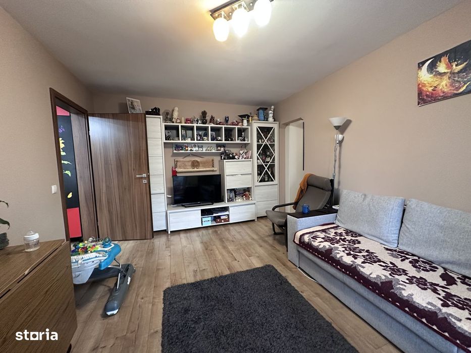 Apartament cu 4 camere, renovat complet