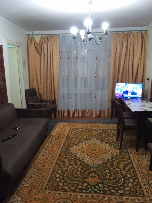 3 х комнатная квартира на 1м этаже кирпичного дома район Азиз базара