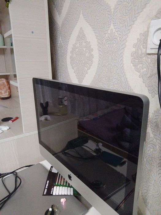 Apple iMac 21.5" — в хорошем состоянии