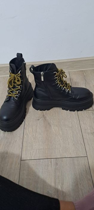 Ghete de dama pull&bear