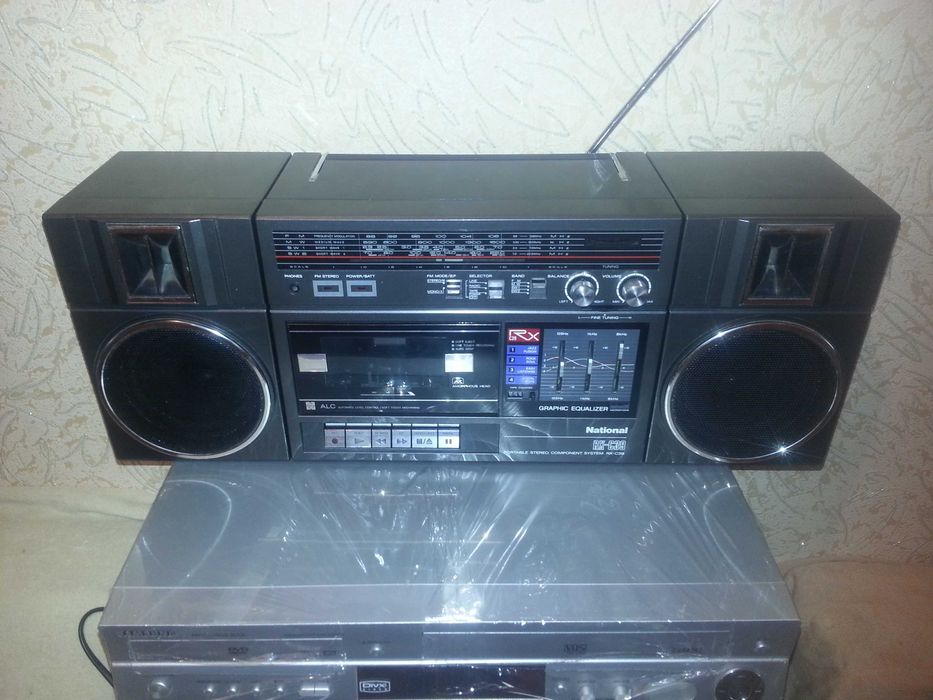 National магнитафон  кассета радио все работает отлично.