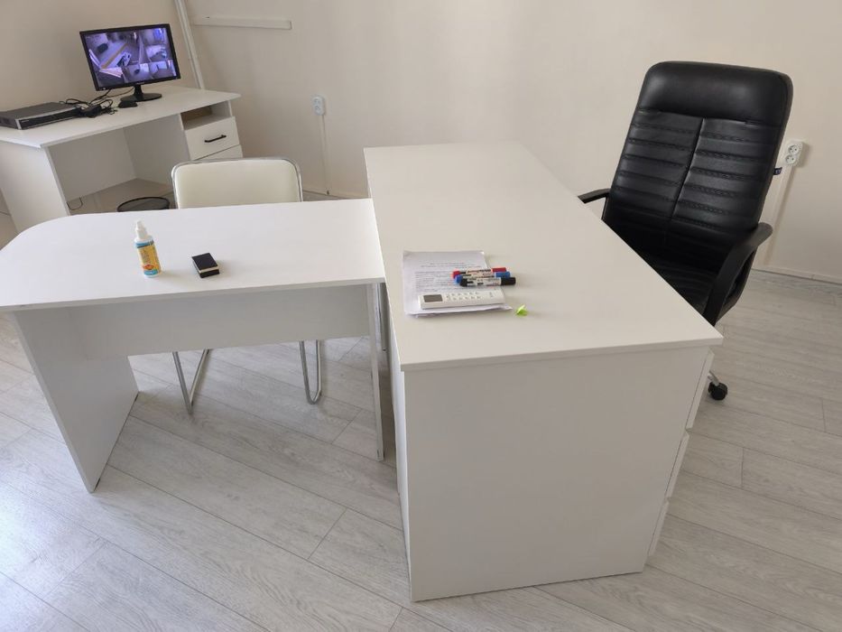 Стол белый офисный