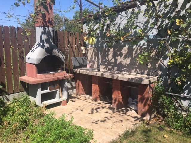 Casă spațioasă cu 4 dormitoare și curte – Agigea, Constanța