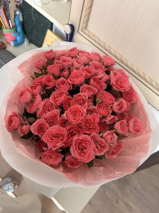Кустовые розы свежые